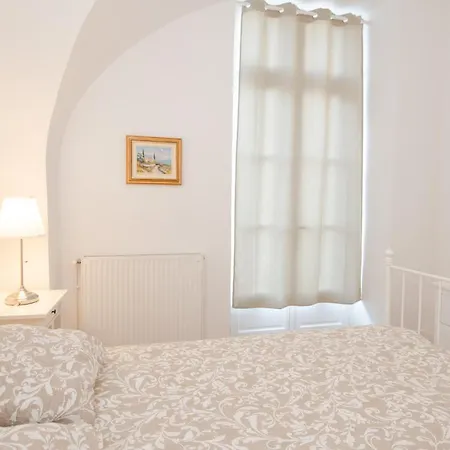 Centre, T2 Bergere Avec Parking Issoire